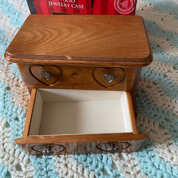 New in original box brown small jewelry box engraved with hearts - Picture 3 of 6